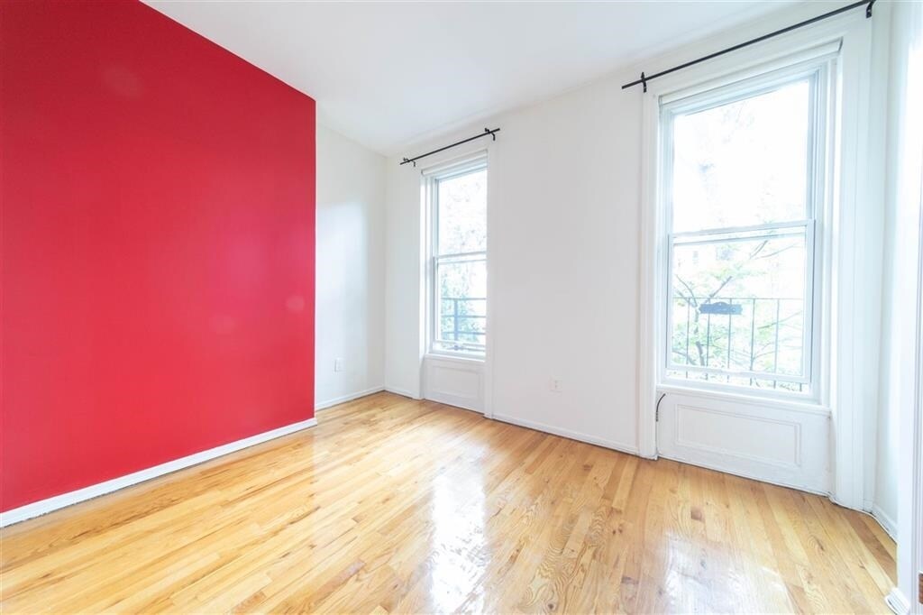 Building Photo - 264 3rd St