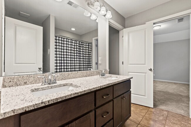 Building Photo - 830 W Richland Cir