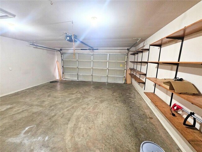 Building Photo - 3604 SW Carriageway Ave