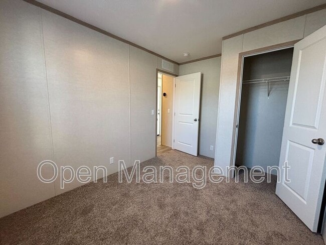 Building Photo - 725 S 12th St