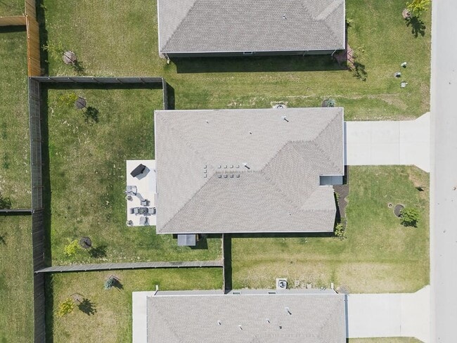 Building Photo - 8004 SE 6th St