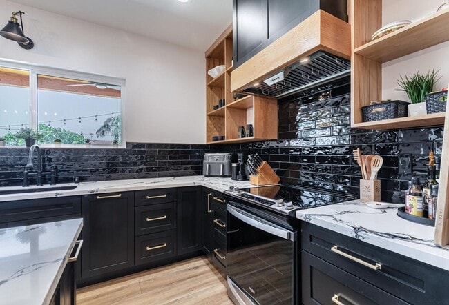 Building Photo - Karin's Kottage-New 2 Bedroom/2 Bath Furnished or Unfurnished Oasis for Lease