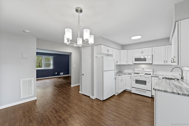 Building Photo - 106 Yorkshire Dr