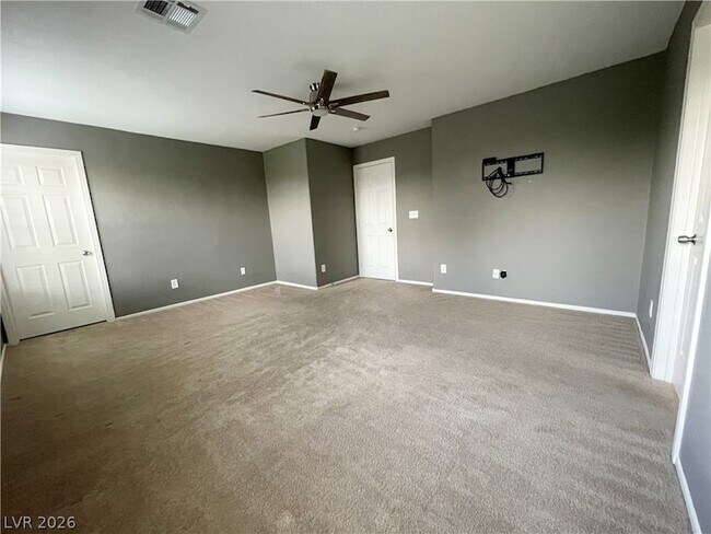 Building Photo - 2825 Woodland Park Ave