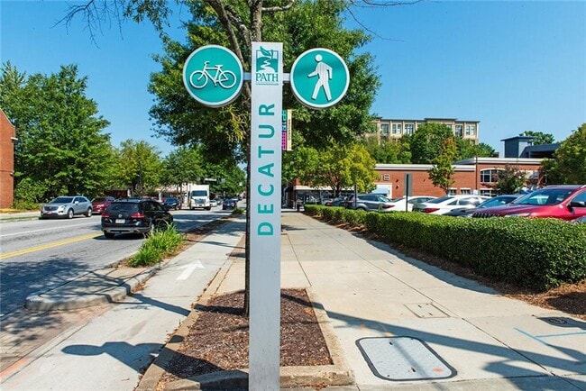 Building Photo - 408 Sycamore Dr