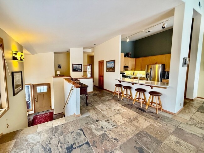 Building Photo - Snowcreek V – Stunning 4 Bed, 3 Bath Corner Unit