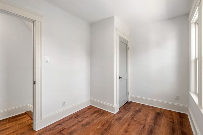 Building Photo - 159 Pleasant St