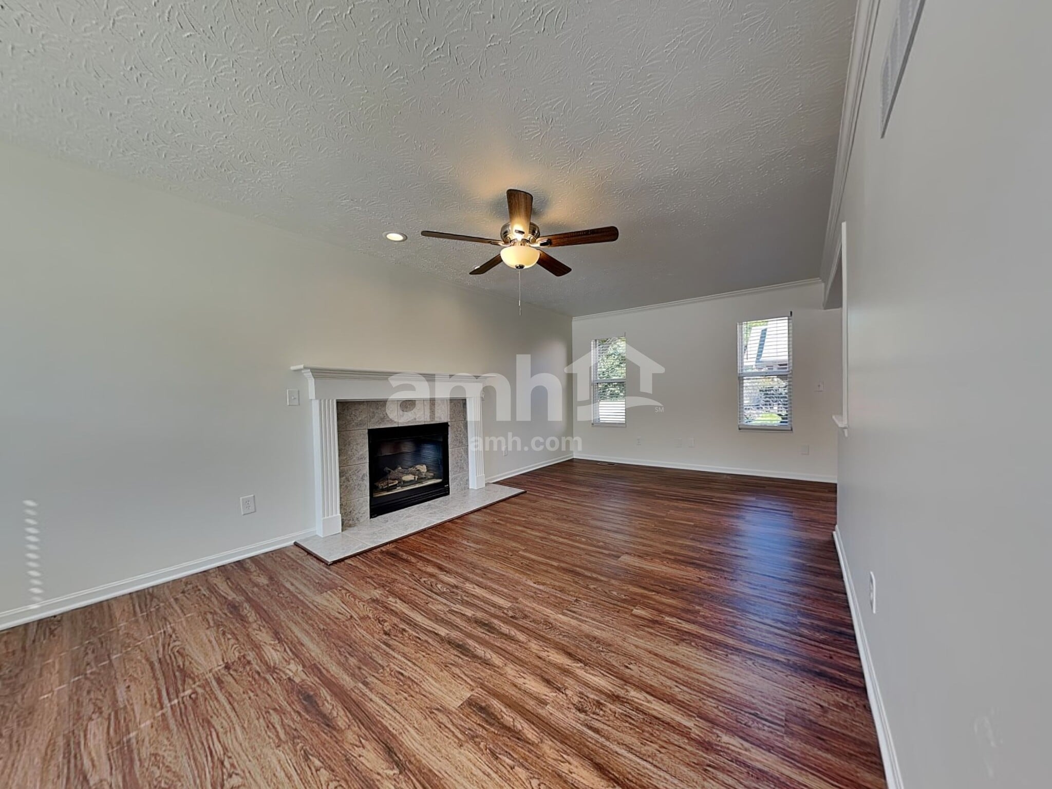 Building Photo - 3270 Village Dr