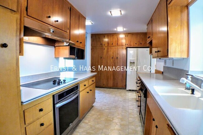 Building Photo - 3700 Weston Pl