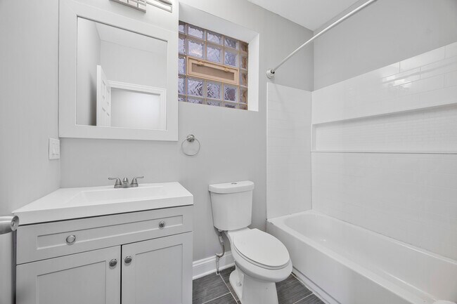 Building Photo - 6522 S Ellis Ave