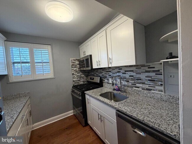 Building Photo - 3831 Hamilton St