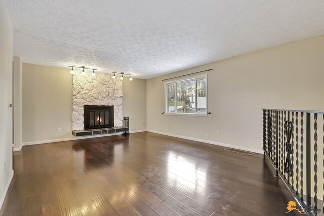 Building Photo - South Anchorage Townhouse for Rent