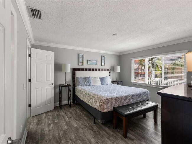 Building Photo - 185 Brightwater Dr