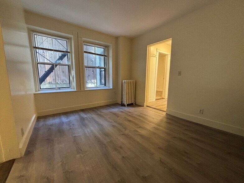 Building Photo - 68 Myrtle St