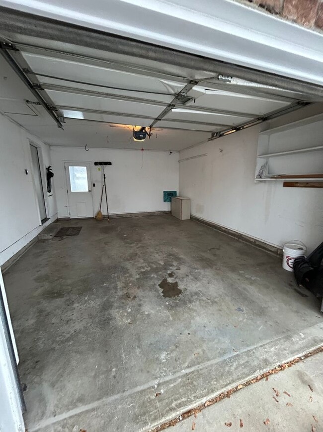 Building Photo - 223 Glenwood Dr