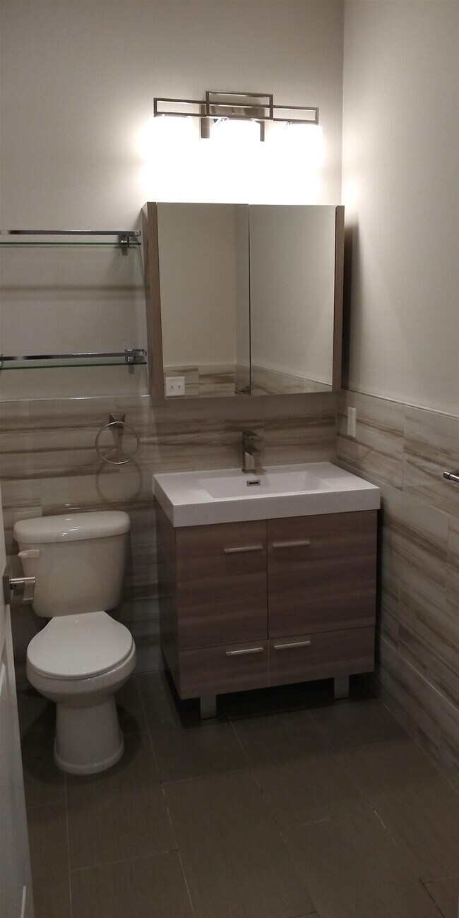 Building Photo - 801 Summit Ave