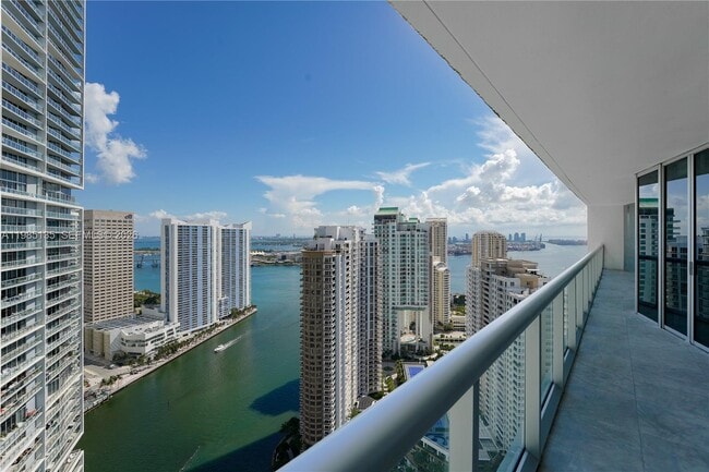 Building Photo - 495 Brickell Ave