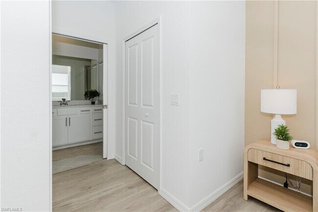 Building Photo - 15275 Green Acre Avenue Unit 338