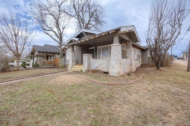 Building Photo - 726 NW 24th St