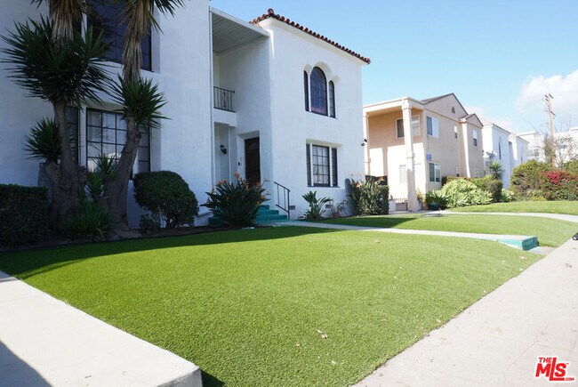 Building Photo - 1515 S Hayworth Ave