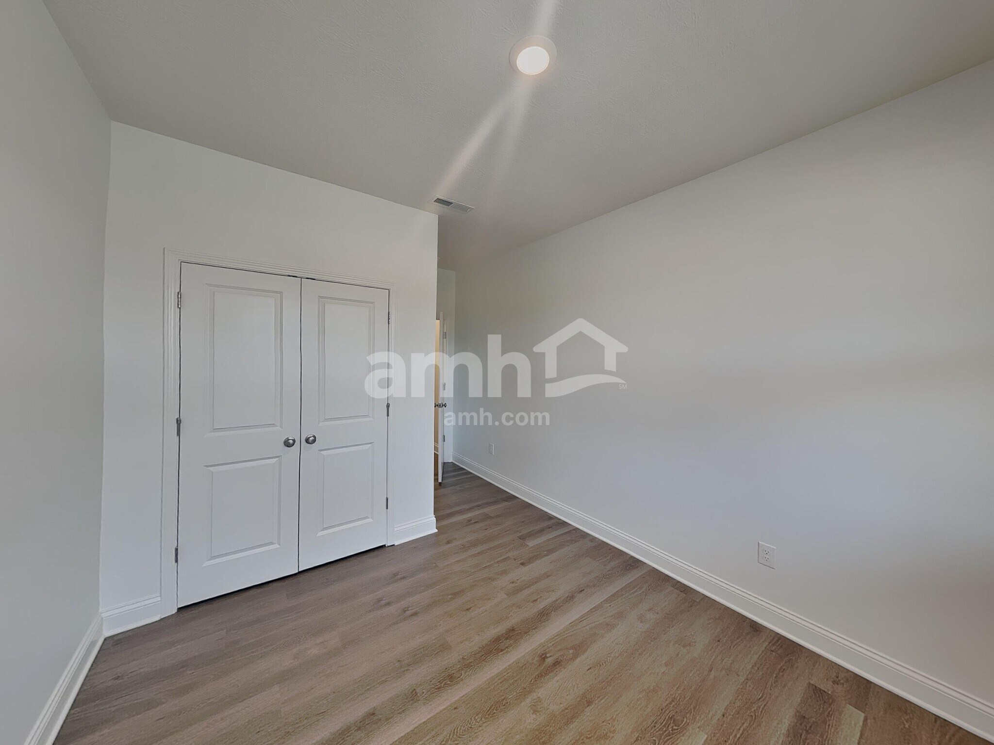 Building Photo - 998 Heritage Blvd