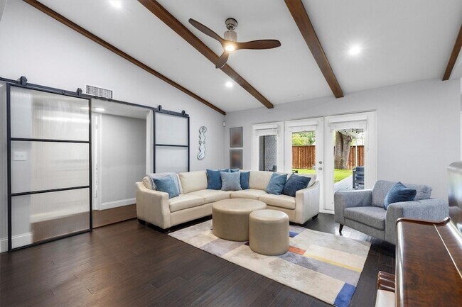 Building Photo - 7830 La Sobrina Dr