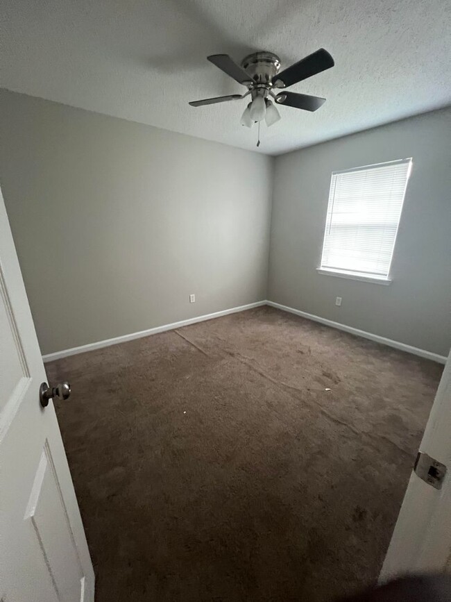 Building Photo - SPRING MOVE-IN SPECIAL: $500 OFF 1ST MONTH...