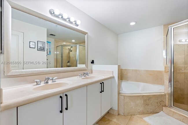 Building Photo - 7900 Harbor Island Dr