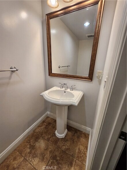 Building Photo - 1835 S Barrington Ave