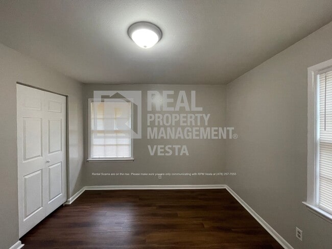 Building Photo - 2410 Dapleton Dr