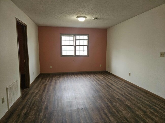 Building Photo - 115 Holly Dr