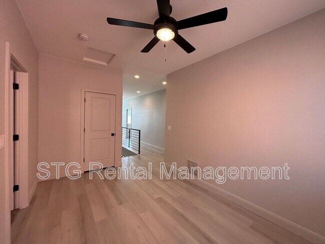 Building Photo - 840 Twin Lakes Dr