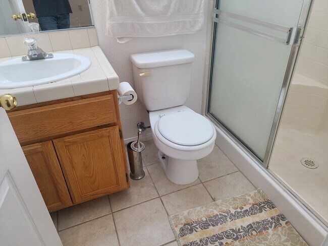 Building Photo - Amazing Hesperia Home