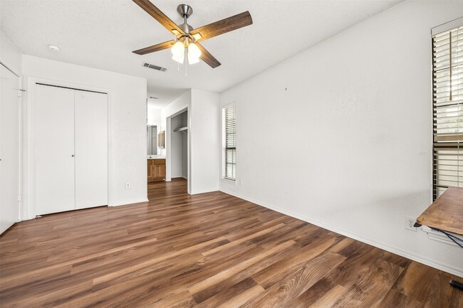 Building Photo - 1202 Thorpe Ln