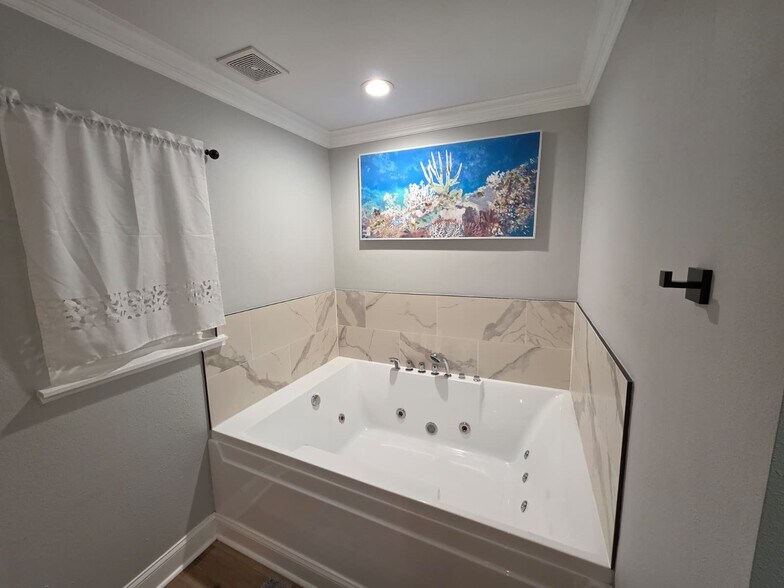 Building Photo - 2430 Canopy Dr