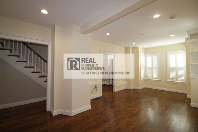 Building Photo - 33 Columbia St