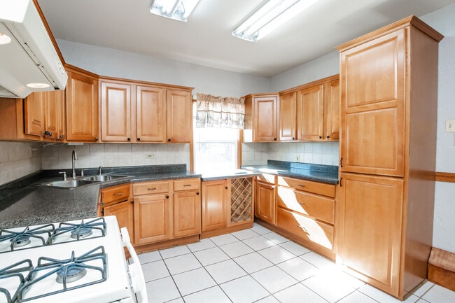 Building Photo - 4222 Prescott Ave