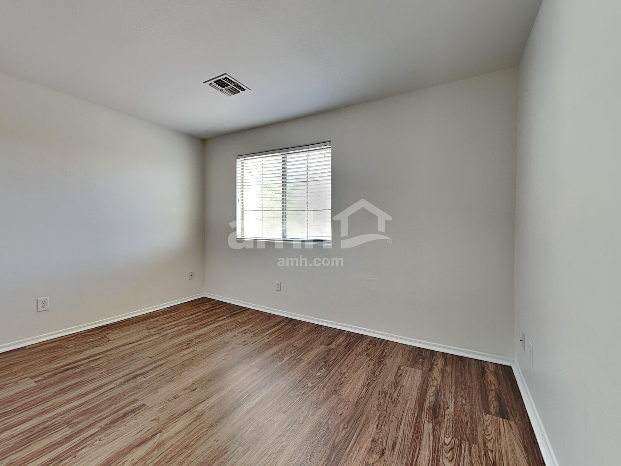 Building Photo - 9428 W Riverside Ave