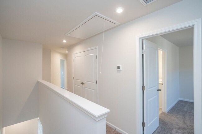 Building Photo - 2031 Sperling Dr