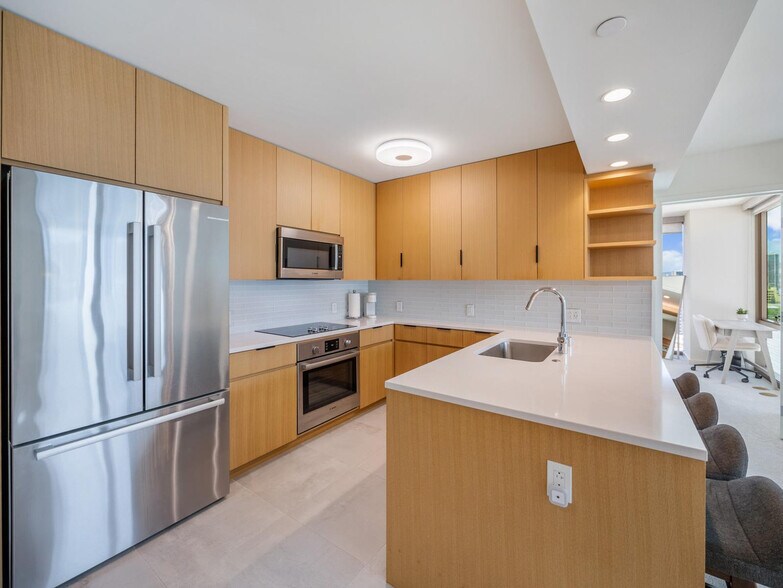 Building Photo - 1374 Kapi‘olani Blvd