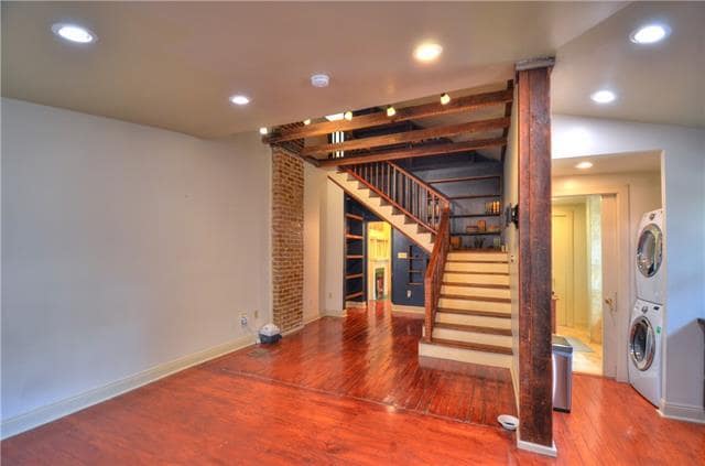 Building Photo - 919 Jackson Ave