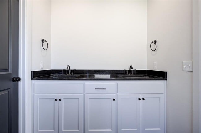 Building Photo - 2020 W Flintlock Wy