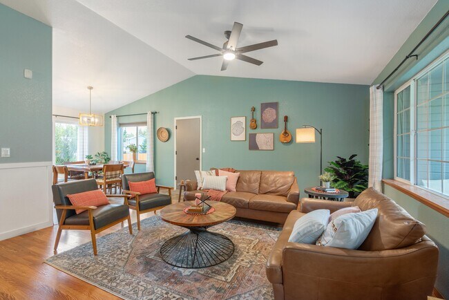 Building Photo - 2538 Mission Hills Dr