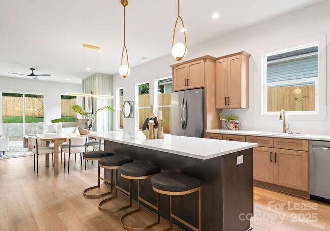 Building Photo - 2411 Pruitt St