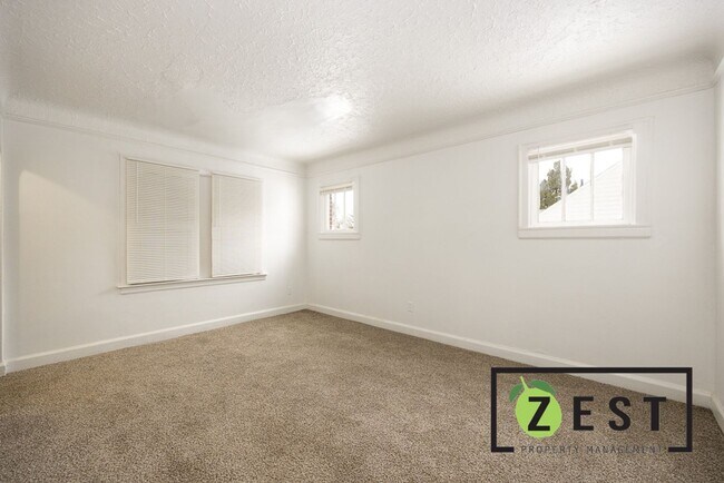 Building Photo - OPEN HOUSE- 12/23! 4PM-4:30PM! Beautiful 3 BED 1 BATH!