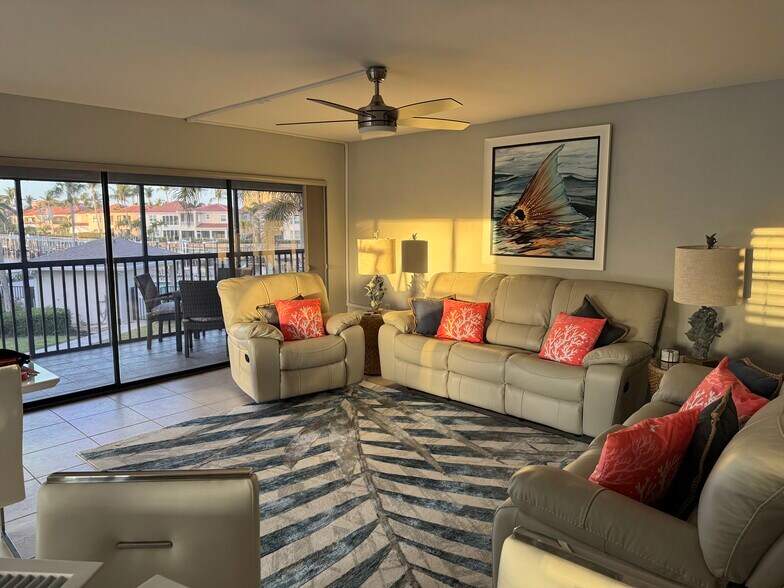 Living room - 3255 Sugarloaf Key Rd