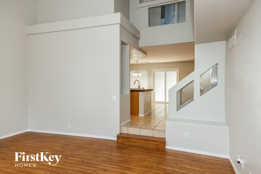 Building Photo - 10038 N Dragonfly Wing St