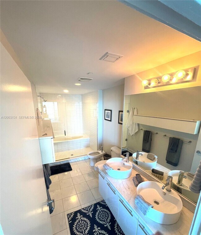 Building Photo - 888 Biscayne Blvd