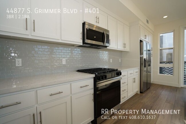 Building Photo - Brand New Top Floor Condo in Excellent Fre...