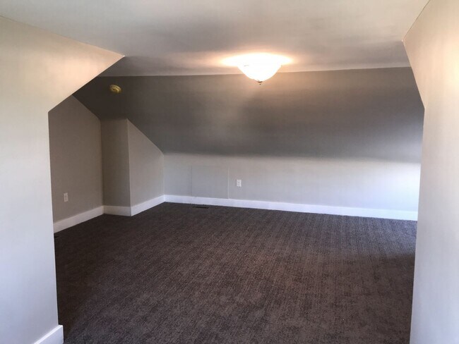 Building Photo - 3 BR, 1 Bath Townhouse - Lawrenceville - TOTALLY UPDATED!